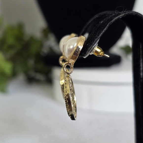 Gold Necklace with Earrings Set Medusa Pendant Matching Earrings - Picture 3 of 10